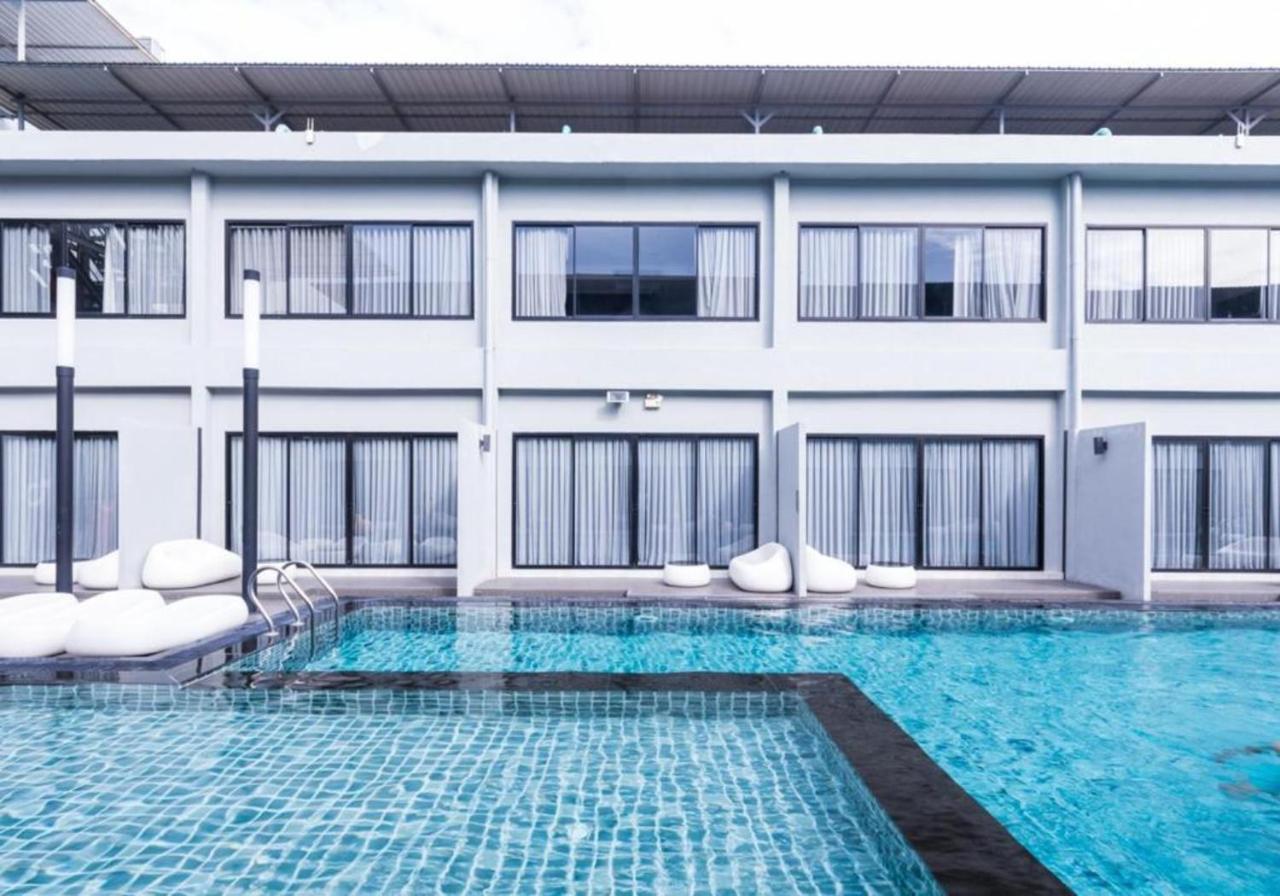 S Ratchada Leisure Hotel - Sha Plus Bangkok Exterior photo The swimming pool at the hotel
