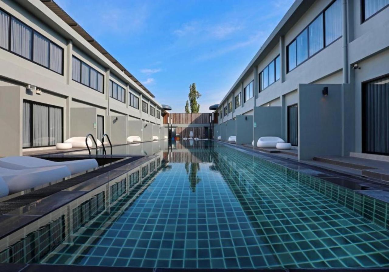 S Ratchada Leisure Hotel - Sha Plus Bangkok Exterior photo The swimming pool at the hotel