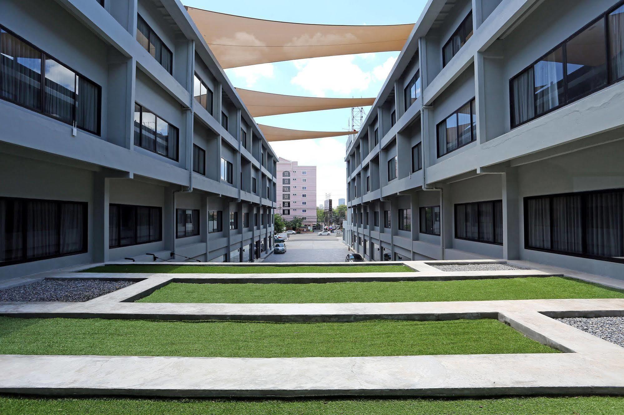 S Ratchada Leisure Hotel - Sha Plus Bangkok Exterior photo The University of the Sunshine Coast's Si-Chang Campus