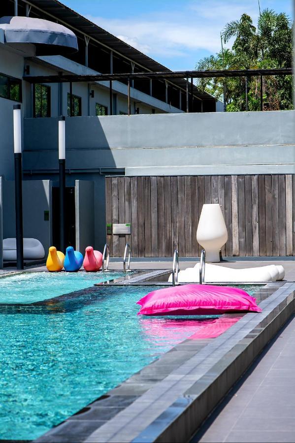 S Ratchada Leisure Hotel - Sha Plus Bangkok Exterior photo The pool at the hotel
