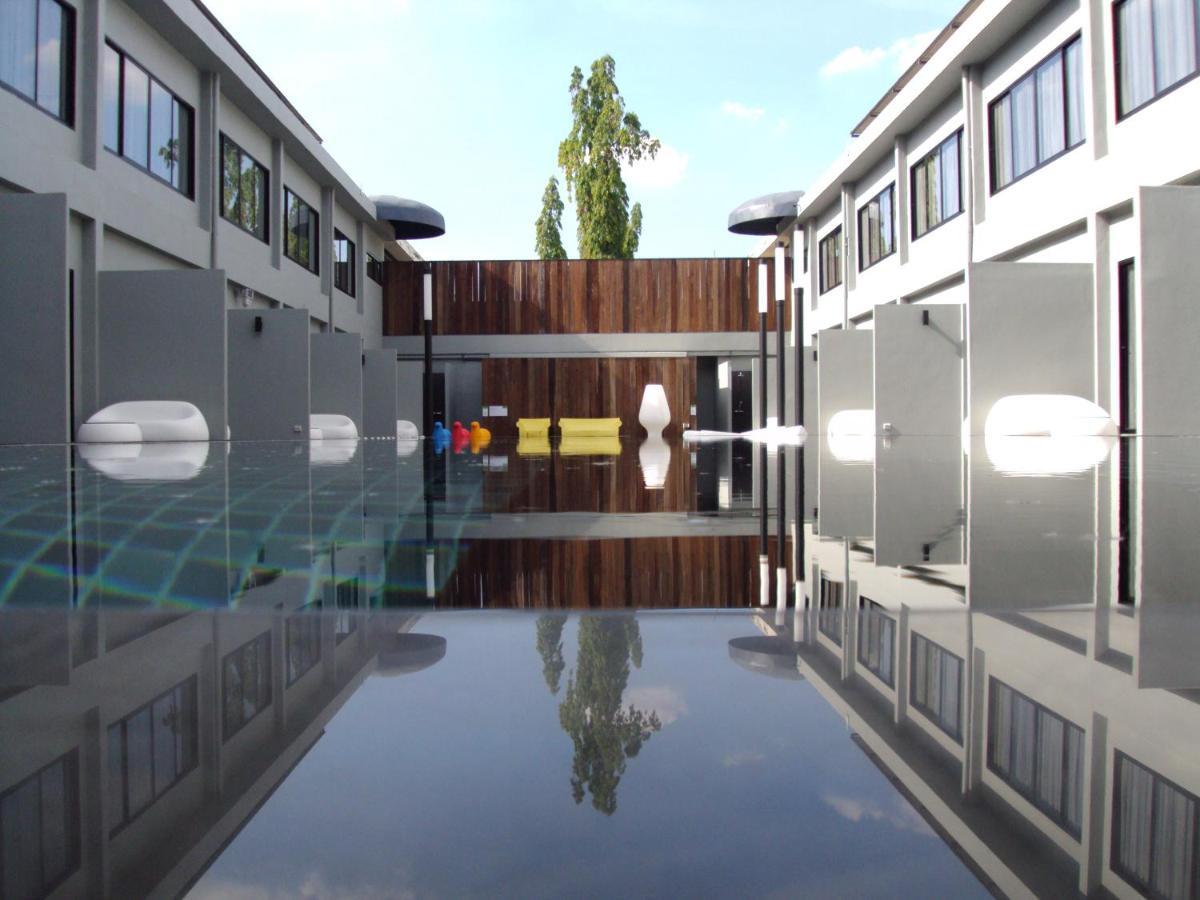 S Ratchada Leisure Hotel - Sha Plus Bangkok Exterior photo The 2007–2008 building