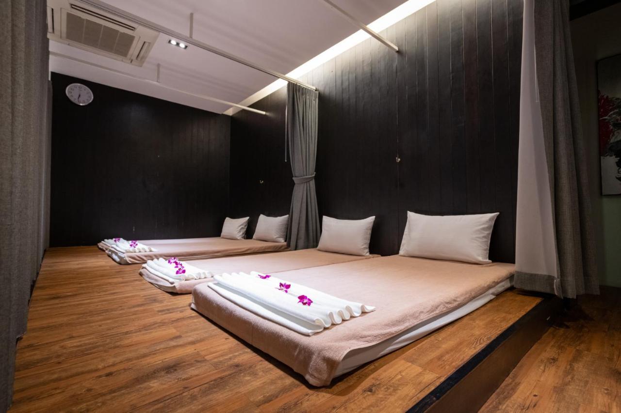 S Ratchada Leisure Hotel - Sha Plus Bangkok Exterior photo Thai massage room