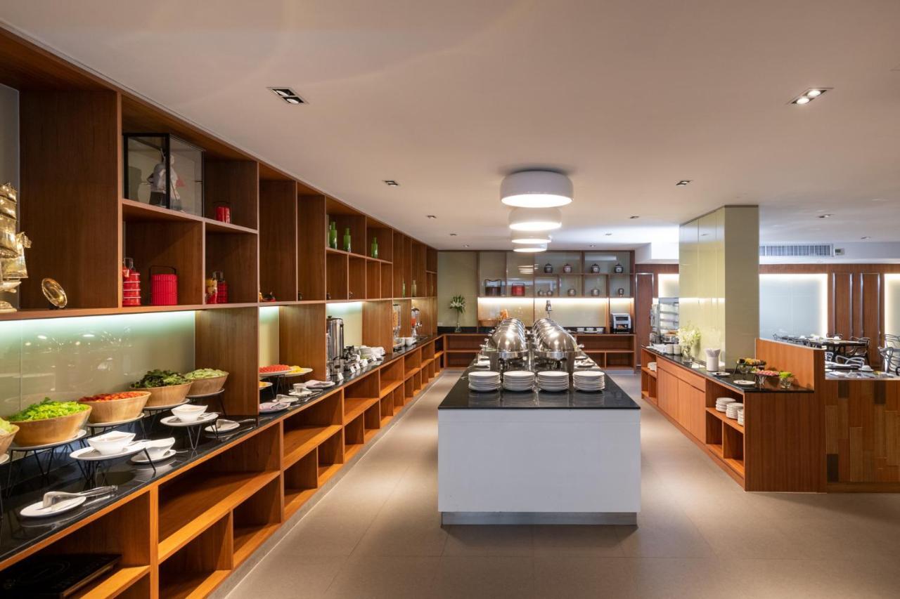 S Ratchada Leisure Hotel - Sha Plus Bangkok Exterior photo The buffet at the lounge