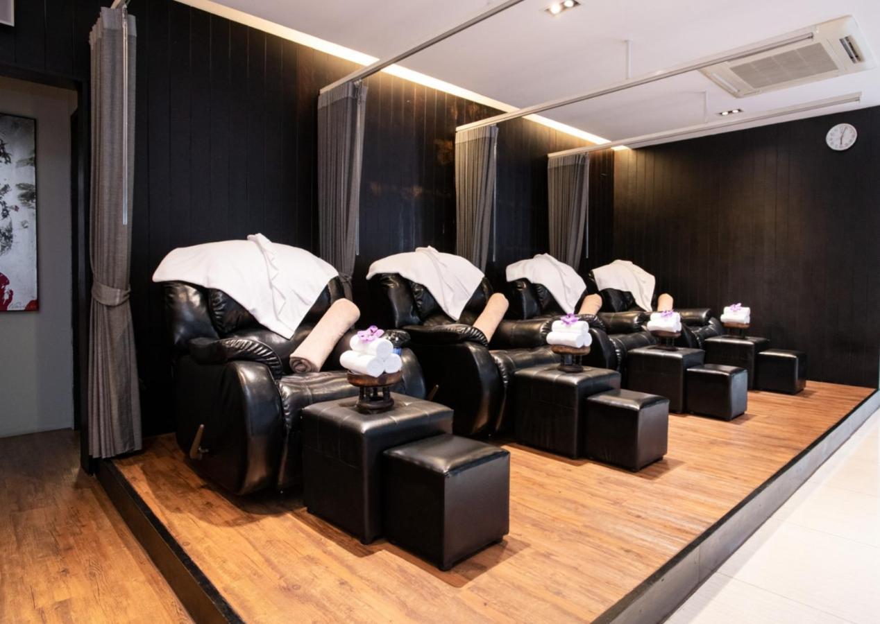 S Ratchada Leisure Hotel - Sha Plus Bangkok Exterior photo Massage chairs
