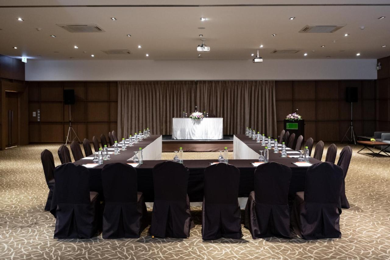 S Ratchada Leisure Hotel - Sha Plus Bangkok Exterior photo Meeting room