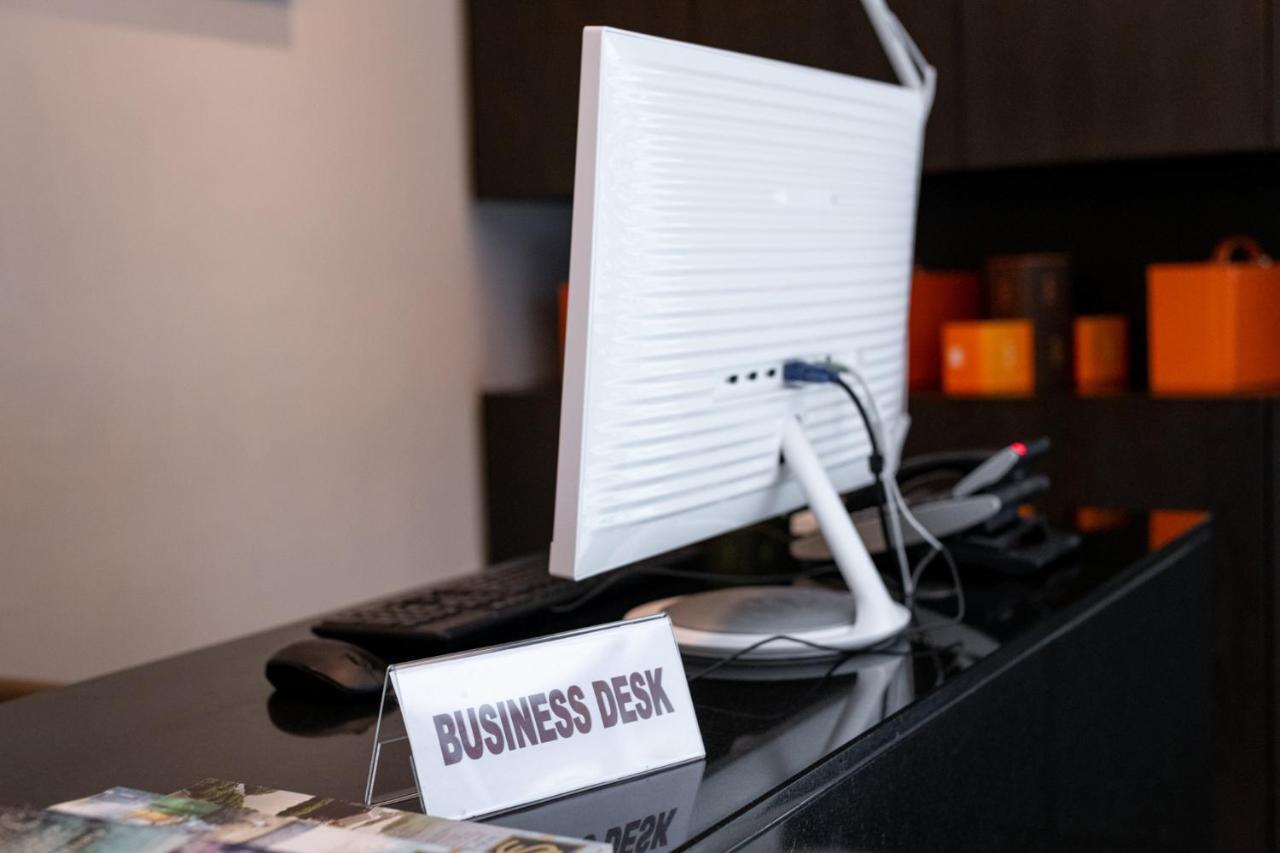 S Ratchada Leisure Hotel - Sha Plus Bangkok Exterior photo A business desk at a hotel