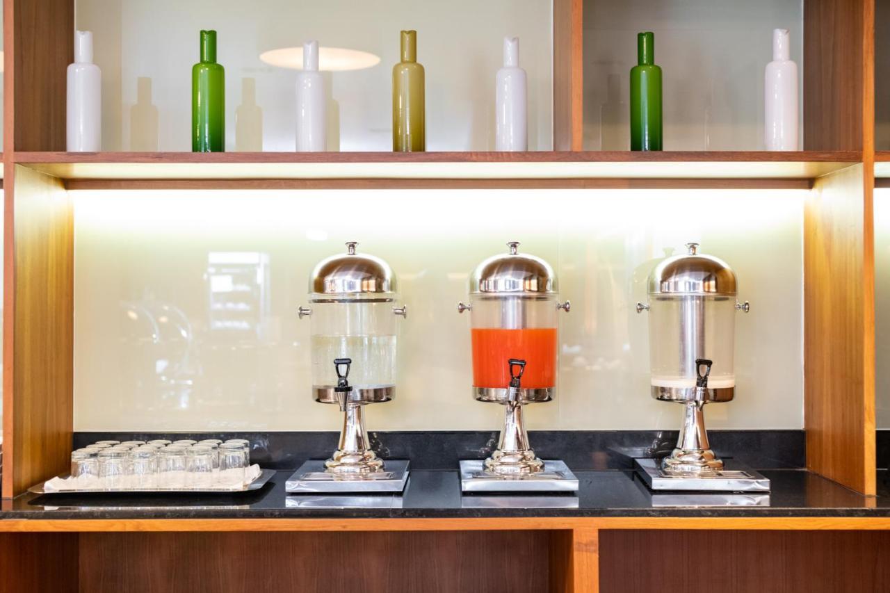 S Ratchada Leisure Hotel - Sha Plus Bangkok Exterior photo Juice dispensers